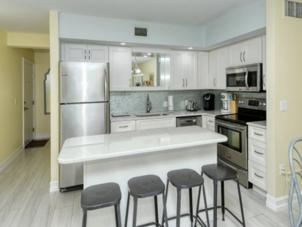 Charming Vacation Rental on Longboat Key. Call Today.
